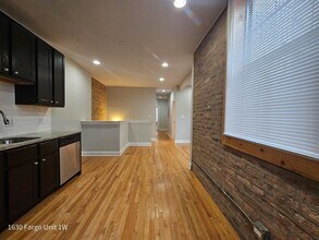 1630 W Fargo Ave, Unit 2W in Chicago, IL - Building Photo - Building Photo