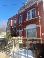 125 S Leavitt St, Unit B in Chicago, IL - Building Photo