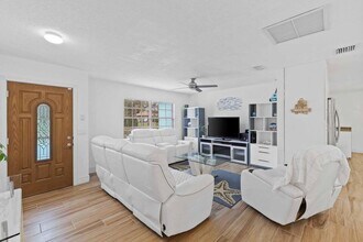5554 Hibiscus Rd in Jupiter, FL - Building Photo - Building Photo