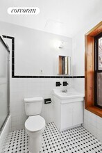 242 E 85th St in New York, NY - Building Photo - Building Photo