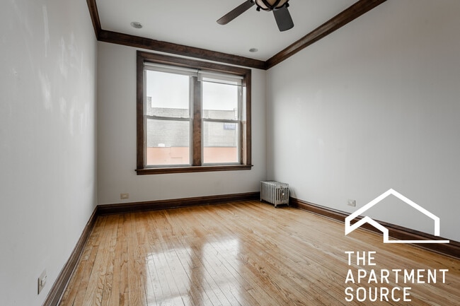 4755 N Sawyer Ave in Chicago, IL - Building Photo - Building Photo