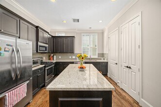 2423 Beall St in Houston, TX - Building Photo - Building Photo