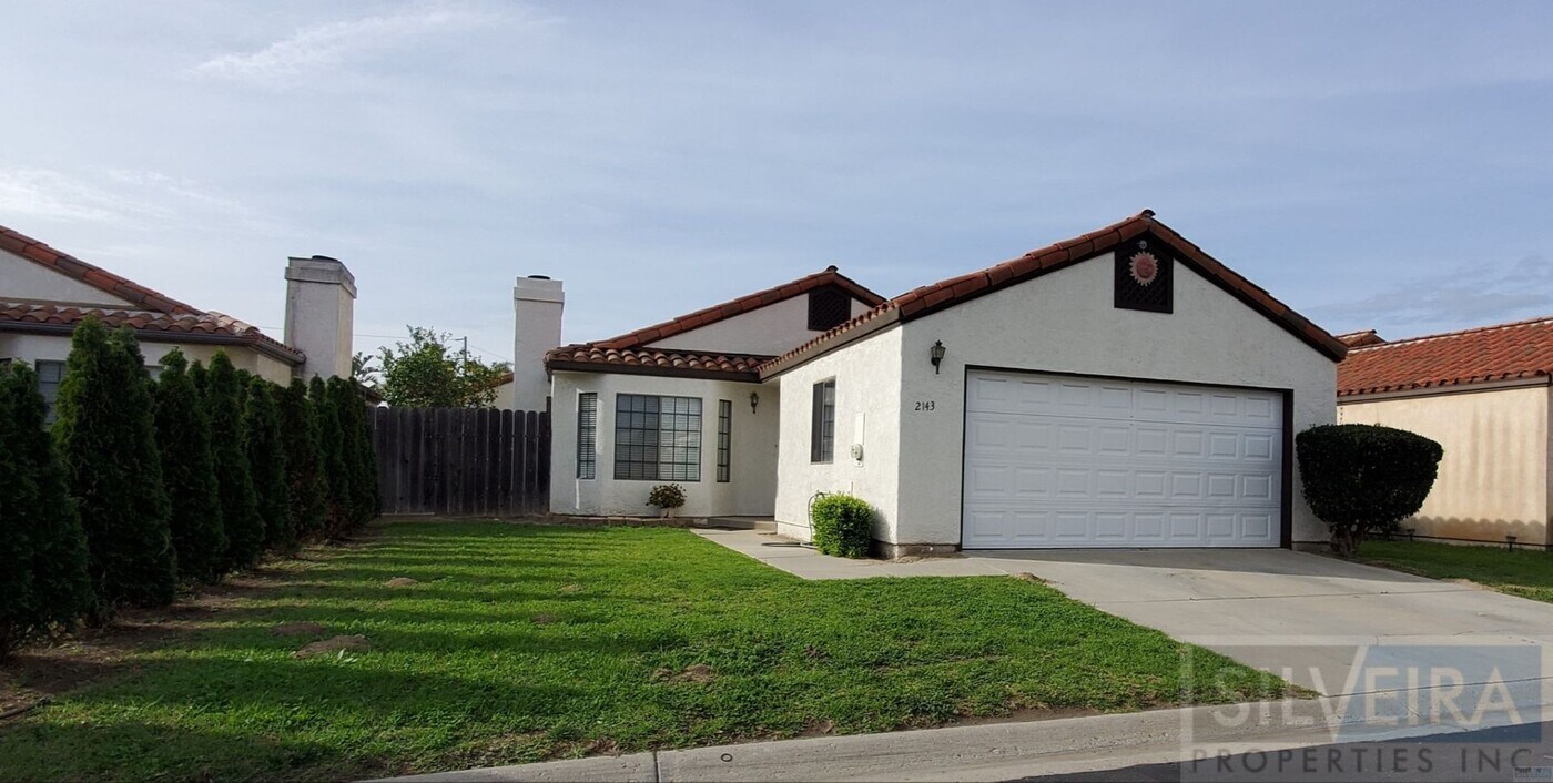 2143 Garden Dr in Santa Maria, CA - Building Photo