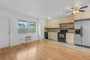 60 NW 79th St in Miami, FL - Building Photo