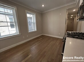 42 Englewood Ave, Unit 6 in Boston, MA - Building Photo - Building Photo