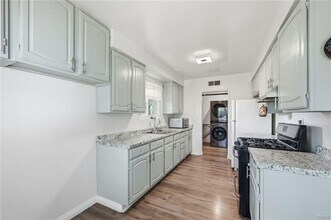 10418 Gothic Ave in Los Angeles, CA - Building Photo - Building Photo