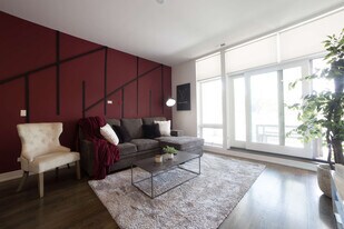 2048 W Chicago Ave in Chicago, IL - Building Photo