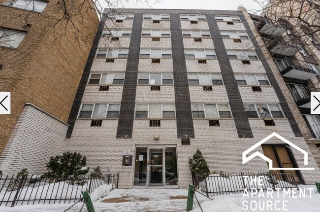 6821 N Sheridan Rd, Unit 3 in Chicago, IL - Foto de edificio - Building Photo