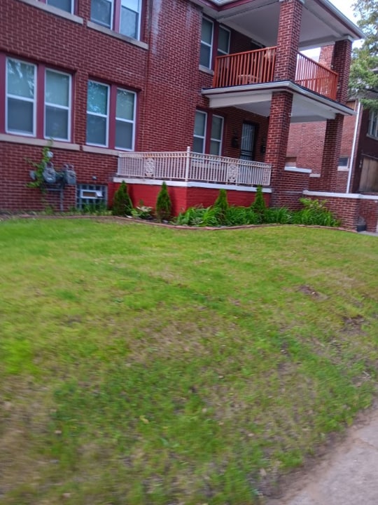 574 W Goldengate St in Detroit, MI - Foto de edificio