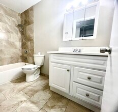 248 Waverly Dr in Elgin, IL - Building Photo - Building Photo