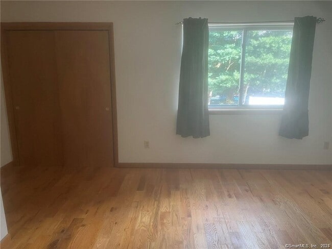 10 MacIntosh Ln in Ansonia, CT - Building Photo - Building Photo