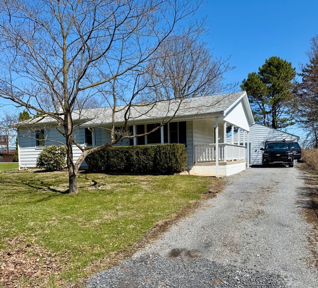 property at 121 Ramblewood Rd