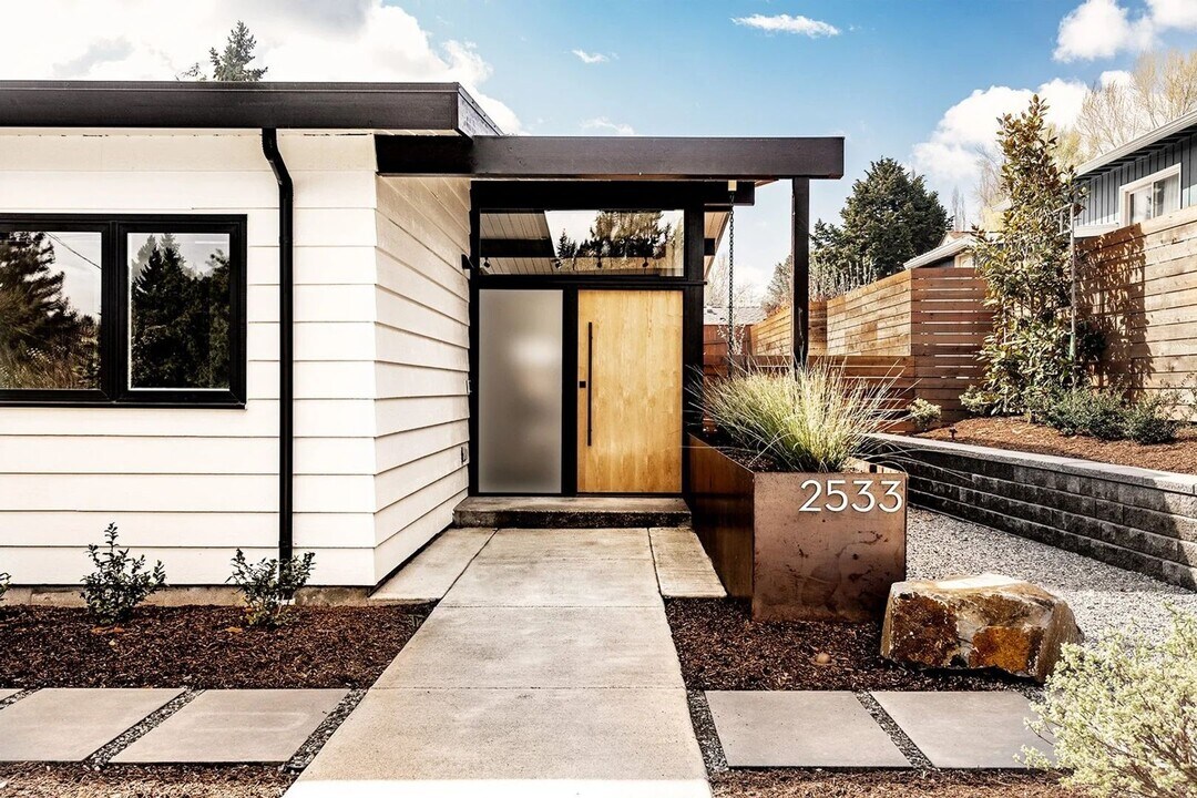 2533 NE 106th Pl in Seattle, WA - Building Photo