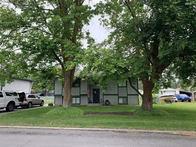 property at 3532 W Heroy Ave