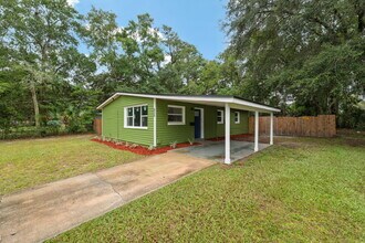 8514 Oak Leaf Rd in Jacksonville, FL - Building Photo - Building Photo