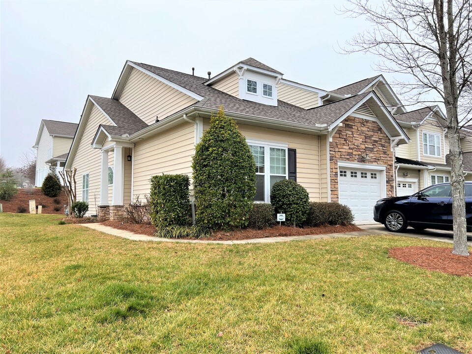 101 Misty Knoll Ln in Belmont, NC - Building Photo