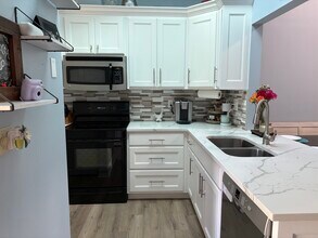 746 N Jefferson Ave, Unit 746 N Jefferson Ave in Sarasota, FL - Building Photo - Building Photo