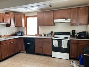 108 S Dodge St in Iowa City, IA - Building Photo - Building Photo