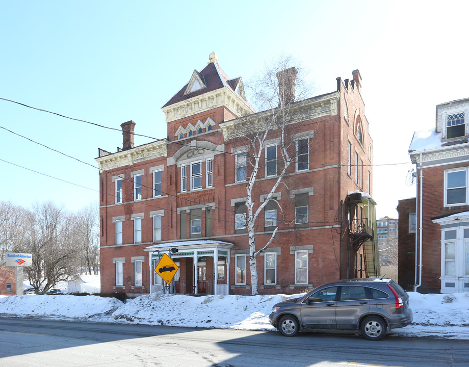 537 Broad St in Meriden, CT - Building Photo