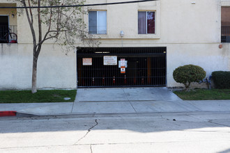 Hampton Court Apartments in Santa Ana, CA - Building Photo - Building Photo