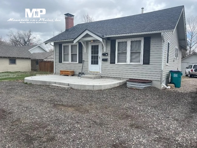 property at 610 S Loomis Ave