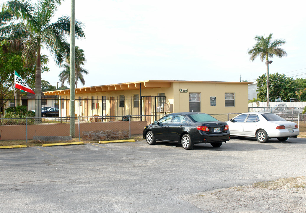 460-480 NW 6th St in Homestead, FL - Building Photo