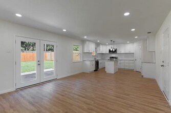 9225 Plano Rd in Dallas, TX - Foto de edificio - Building Photo