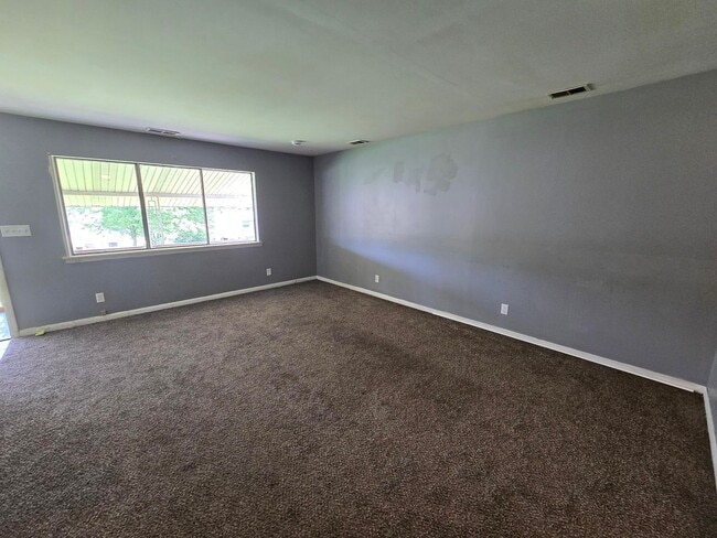 property at 903 Vinewood Ln