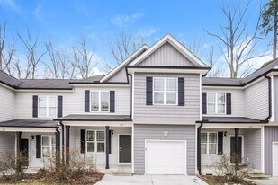 105 Oakdale Ave in Clayton, NC - Building Photo