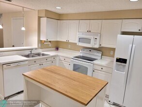 1412 Barcelona Way in Weston, FL - Building Photo - Building Photo