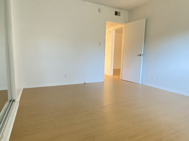 928 S Sherbourne Dr in Los Angeles, CA - Building Photo - Building Photo