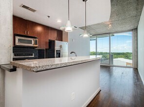 361 17th Street, Unit 806 in Atlanta, GA - Building Photo - Building Photo