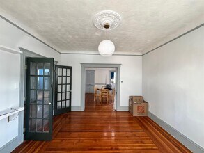 27 Gilman Ter, Unit 2 in Somerville, MA - Building Photo - Building Photo