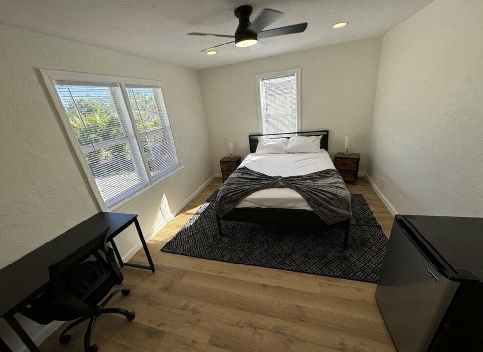 2345 11th St S in St. Petersburg, FL - Building Photo