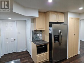 2 Forfar Ct in Kitchener, ON - Building Photo - Building Photo