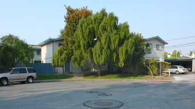 Chateau Villa Apartments in Santa Clara, CA - Building Photo - Building Photo