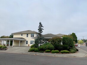 Morning Sun Senior Apartments in Florence, OR - Building Photo - Building Photo