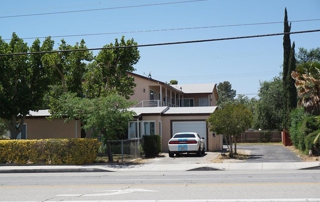 39011 10th St W in Palmdale, CA - Foto de edificio