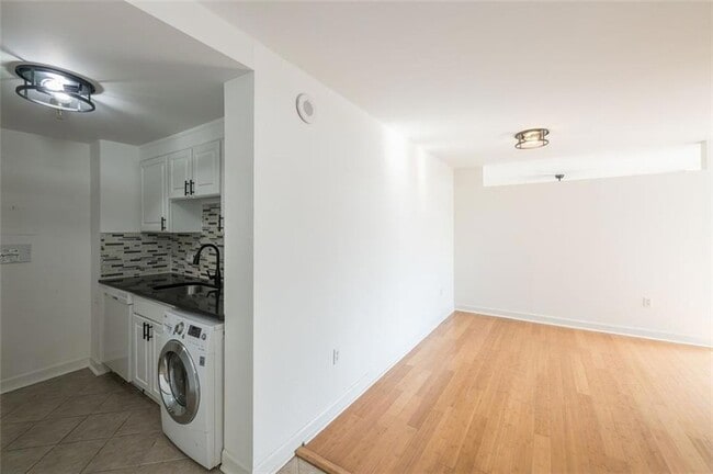 375 Ralph McGill Blvd NE, Unit 804 in Atlanta, GA - Building Photo - Building Photo