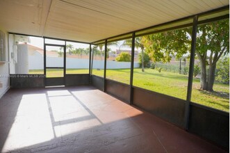 716 NE 7th St in Hallandale Beach, FL - Building Photo - Building Photo