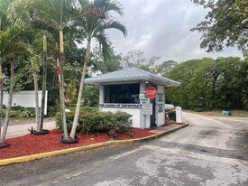 3301 Spanish Moss Terrace in Lauderhill, FL - Building Photo