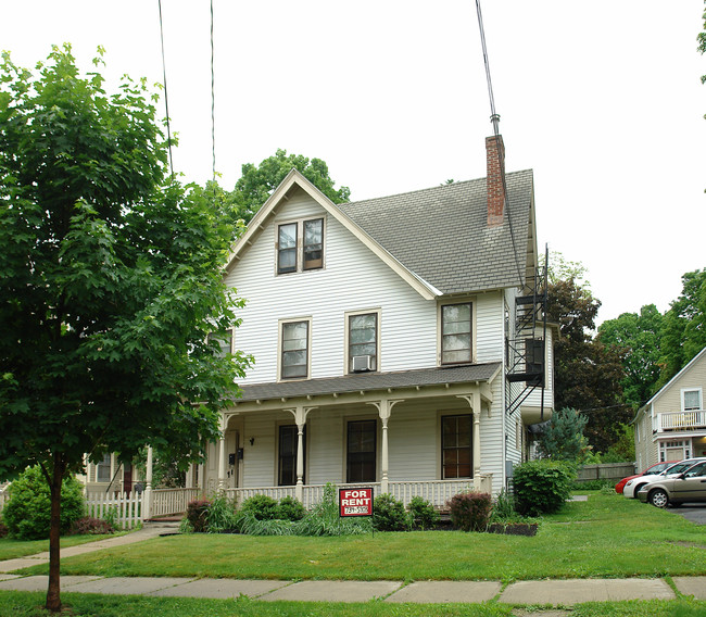 121 Caroline St in Saratoga Springs, NY - Building Photo - Building Photo