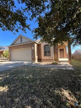 1933 Eastern Finch in New Braunfels, TX - Foto de edificio - Building Photo