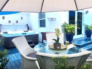 6450 SW 19th St in Miami, FL - Foto de edificio - Building Photo