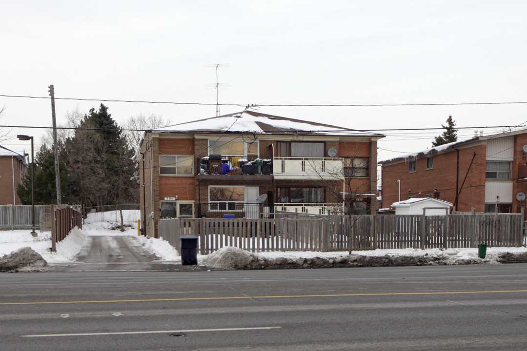 790-792 Ellesmere Rd in Toronto, ON - Building Photo