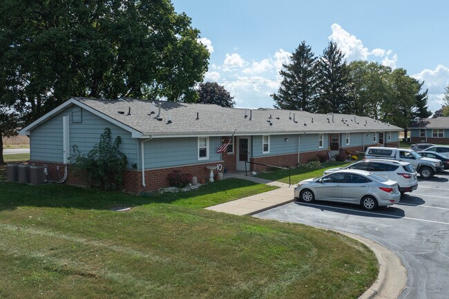 Chicago Trail Village in New Carlisle, IN - Building Photo - Building Photo