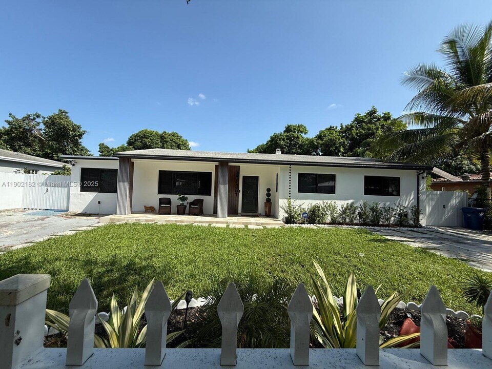 1351 NW 132nd Terrace in Miami, FL - Building Photo