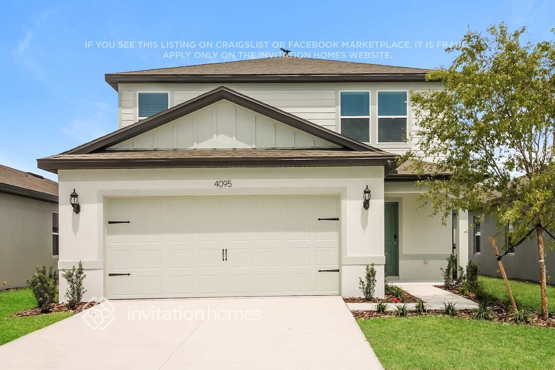 4095 Obsidian Dr in Spring Hill, FL - Building Photo