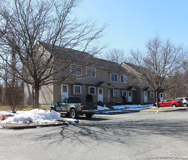 Spring Meadow Apartments in Williamstown, MA - Building Photo - Building Photo