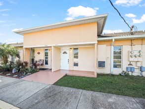 511 Club Cir in Lakeshore, FL - Foto de edificio - Building Photo